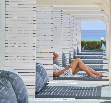 Tinos Beach Hotel day beds