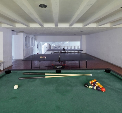 Ping-Pong room _ a (002)